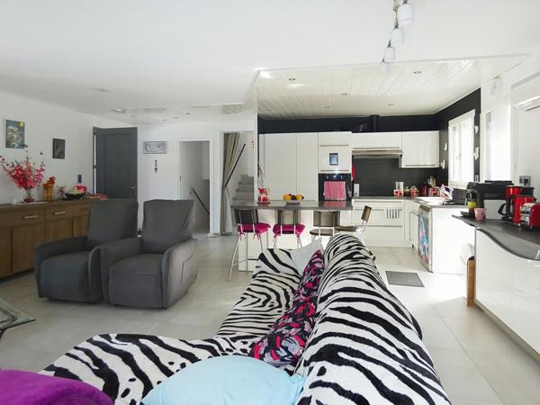 Villa 4 faces d'environ 155m² 5 chambres sur terrain de 583m² avec piscine