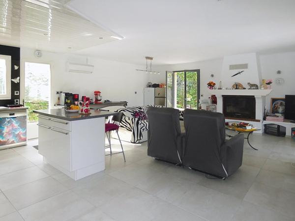 Villa 4 faces d'environ 155m² 5 chambres sur terrain de 583m² avec piscine