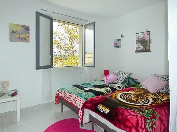 Villa 4 faces d'environ 155m² 5 chambres sur terrain de 583m² avec piscine