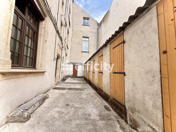 Appartement
         2 pièces
        - 48 m² 146 000 € *