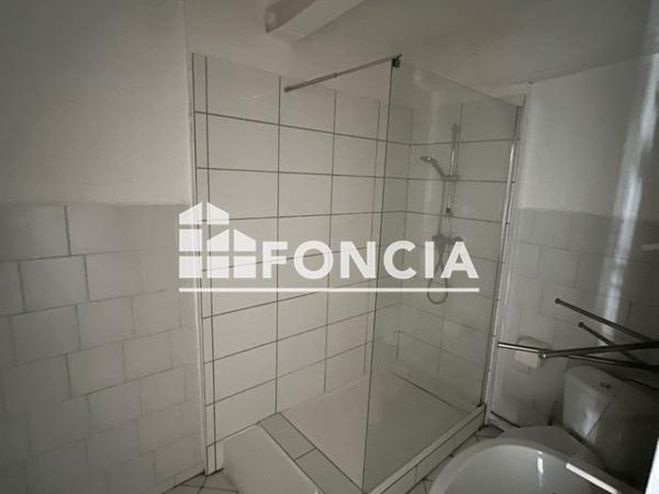 Location Studio 43 m² - 24 RUE HOCHE Ollioules 83190