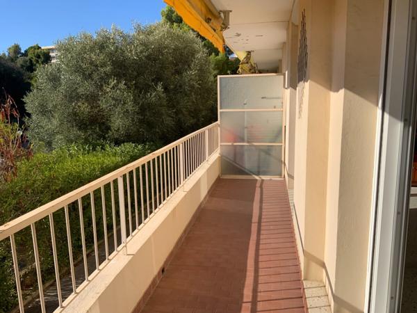 Appartement à vendre 2 pièces 60 m2 ANTIBES (06)quartier font merle .parking .calme .ensoleillé.