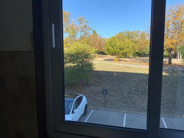 Appartement à vendre 2 pièces 60 m2 ANTIBES (06)quartier font merle .parking .calme .ensoleillé.