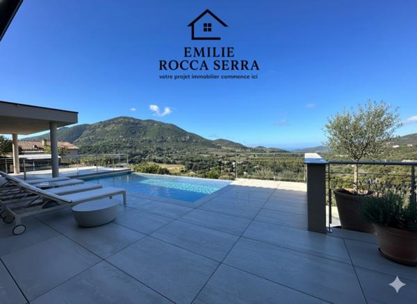 VILLA CONTEMPORAINE à vendre à 8 min de AJACCIO - Magnifique villa de standing avec piscine et vue Mer - Garage fermé
