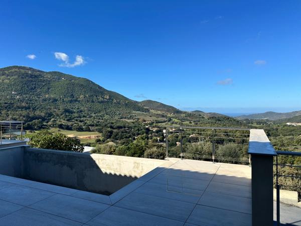 VILLA CONTEMPORAINE à vendre à 8 min de AJACCIO - Magnifique villa de standing avec piscine et vue Mer - Garage fermé