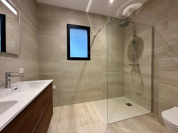 VILLA CONTEMPORAINE à vendre à 8 min de AJACCIO - Magnifique villa de standing avec piscine et vue Mer - Garage fermé