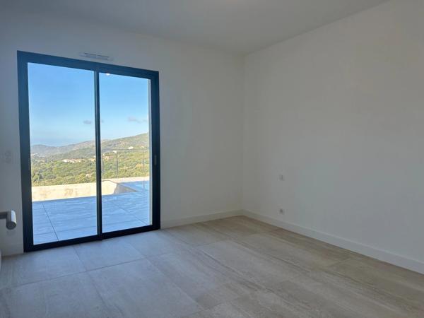 VILLA CONTEMPORAINE à vendre à 8 min de AJACCIO - Magnifique villa de standing avec piscine et vue Mer - Garage fermé