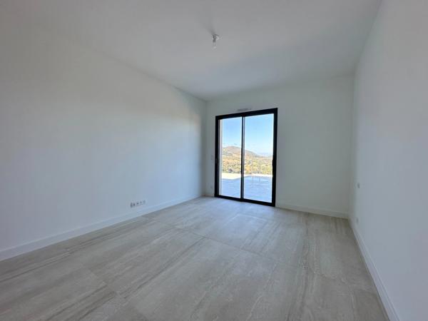 VILLA CONTEMPORAINE à vendre à 8 min de AJACCIO - Magnifique villa de standing avec piscine et vue Mer - Garage fermé