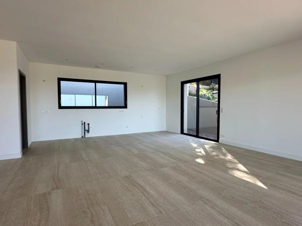 VILLA CONTEMPORAINE à vendre à 8 min de AJACCIO - Magnifique villa de standing avec piscine et vue Mer - Garage fermé