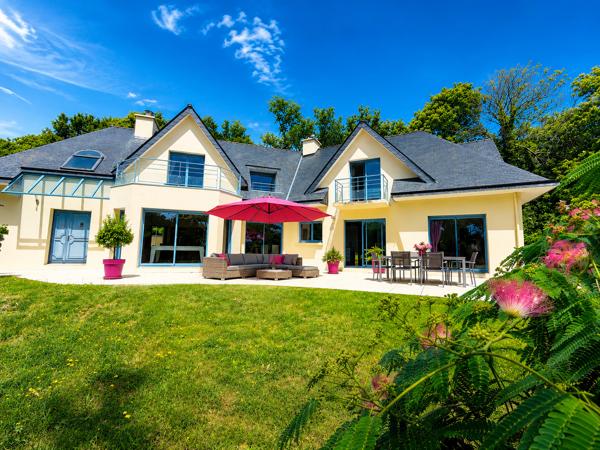 Exclusivité Agence , Quimper, Elégance Architecturale & Volumes (307m²) Pour Remarquable Propriété Avec Piscine