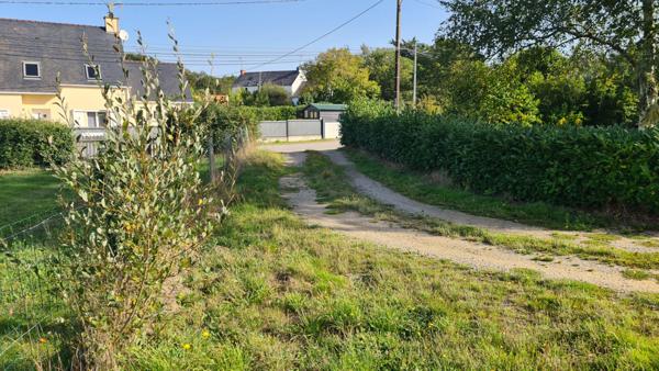 Terrain Constructible d'environ 900 m2 avec une façade d'environ 15m situé en campagne proche bourg de Pontchateau