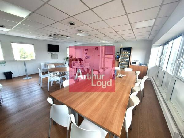 CLERMONT-FERRAND LA PARDIEU A LOUER BUREAUX 1130m² - BATIMENT INDEPENDANT - PARKING 51 PLACES - TERRASSE