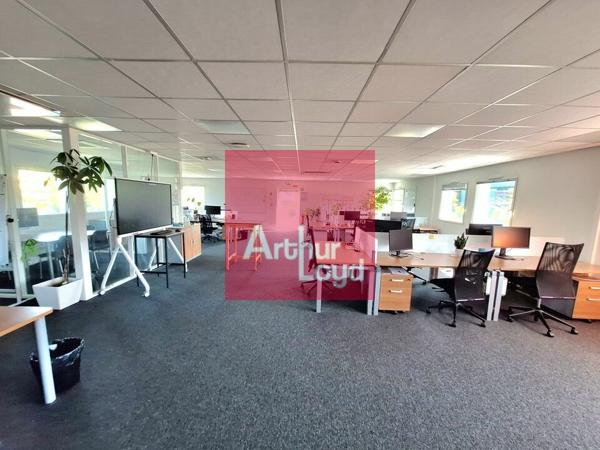 CLERMONT-FERRAND LA PARDIEU A LOUER BUREAUX 1130m² - BATIMENT INDEPENDANT - PARKING 51 PLACES - TERRASSE