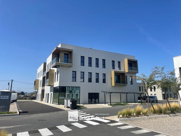 Bureaux neufs à vendre ou à louer à Décines Charpieu avec terrasses