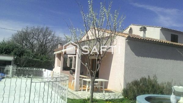 Villa 156 m², terrain 2 200 m², piscine et garages