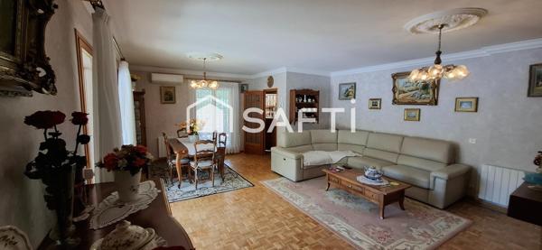 Villa 156 m², terrain 2 200 m², piscine et garages