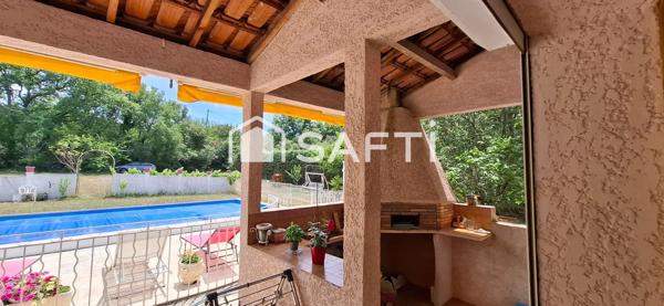 Villa 156 m², terrain 2 200 m², piscine et garages