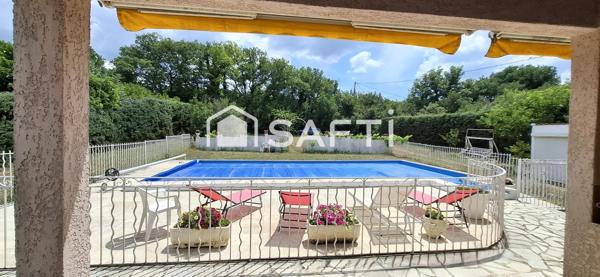 Villa 156 m², terrain 2 200 m², piscine et garages