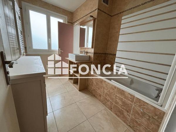 Location Appartement 4 pièces 70.5 m² - 22 RUE D'HARDENCOURT. APPART N°10 Evreux 27000