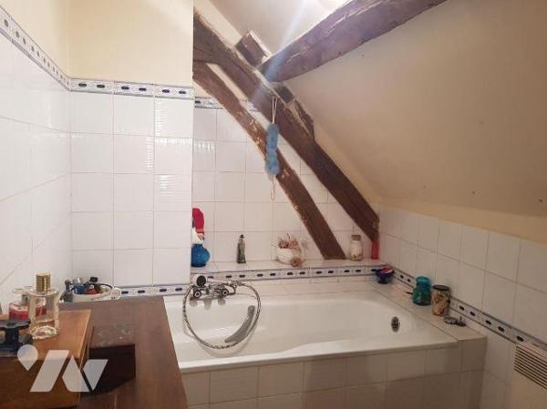 A MARAY (41) pour les amoureux de la nature et de l'authenticité, cette longère d'une surface h...