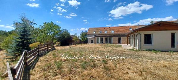 Entre Cluny et Charolles, vaste propriété de 250 m², sur terrain de 2 800   m²
