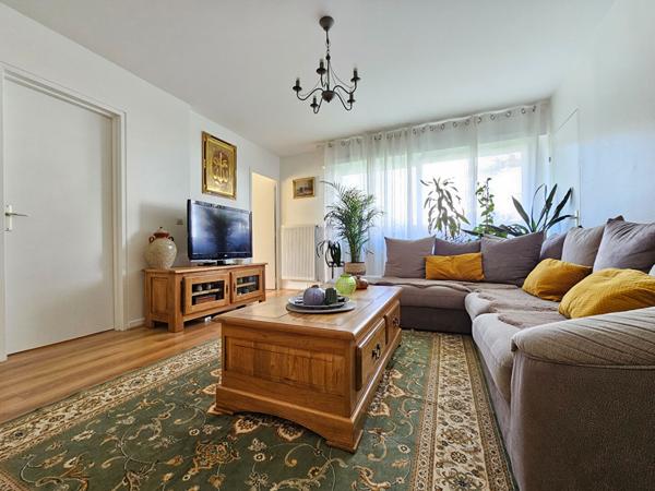 Appartement Meaux 4 pièces - 3 chambres - cellier et place de stationnement.