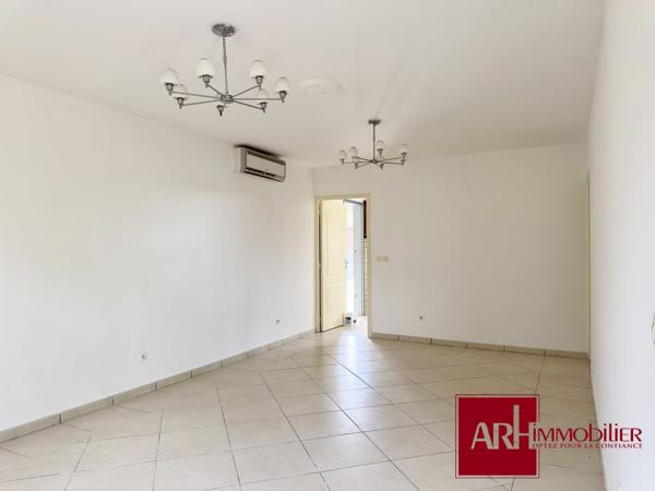 MAISON T4 PLAIN PIED 120 m²de surface utile+ GARAGE FERMÉ –TERRAIN PISCINABLE 504 m²– en bordure du LITTORAL et FOND D’IMPASSE.