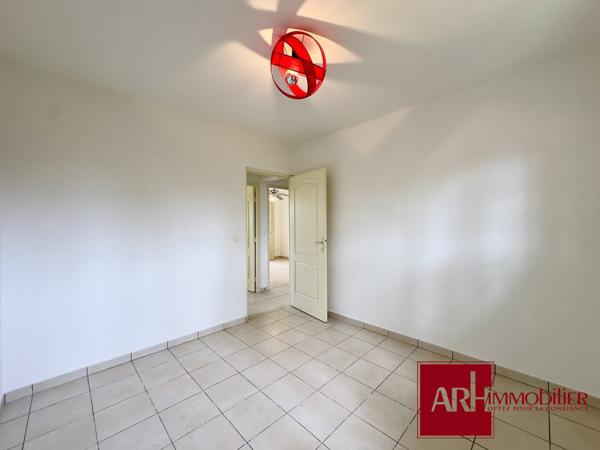 MAISON T4 PLAIN PIED 120 m²de surface utile+ GARAGE FERMÉ –TERRAIN PISCINABLE 504 m²– en bordure du LITTORAL et FOND D’IMPASSE.