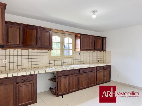 MAISON T4 PLAIN PIED 120 m²de surface utile+ GARAGE FERMÉ –TERRAIN PISCINABLE 504 m²– en bordure du LITTORAL et FOND D’IMPASSE.