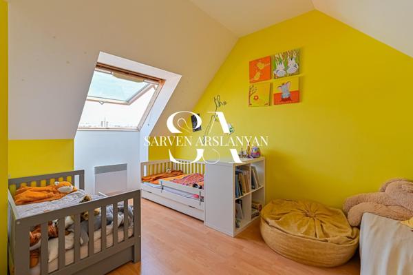 Duplex 4 pièces 110 m² au dernier étage d'une résidence récente (2003)