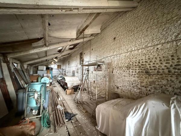 Dpt Hautes Pyrénées (65), à vendre HERES grand Hangar de 161 m² avec terrain attenant sur 699 m² de terrain au total, au calme