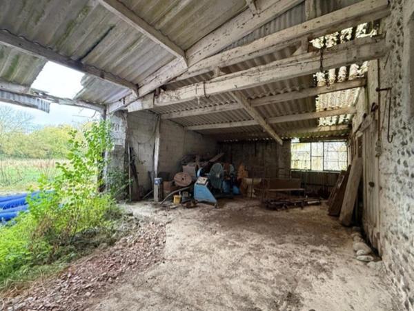 Dpt Hautes Pyrénées (65), à vendre HERES grand Hangar de 161 m² avec terrain attenant sur 699 m² de terrain au total, au calme