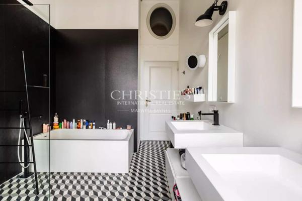 Bordeaux Triangle d’Or – Appartement de prestige 150 m² – Balconnets – Vue dégagée