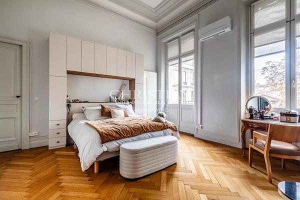 Bordeaux Triangle d’Or – Appartement de prestige 150 m² – Balconnets – Vue dégagée