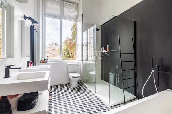 Bordeaux Triangle d’Or – Appartement de prestige 150 m² – Balconnets – Vue dégagée