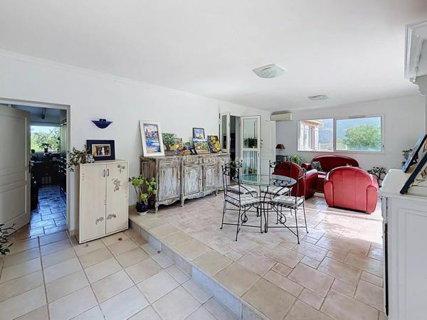 Vente                                                      Maison
                        
                     8 pièces                      200 m2                     à Calenzana