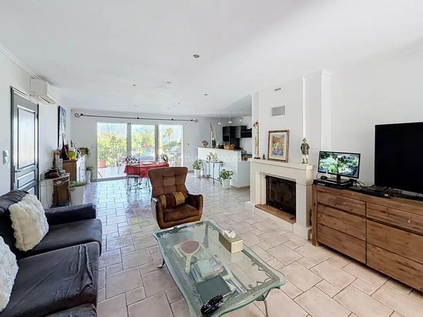 Vente                                                      Maison
                        
                     8 pièces                      200 m2                     à Calenzana