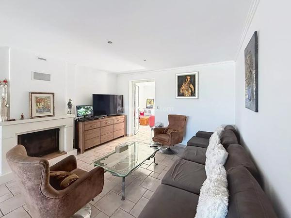 Vente                                                      Maison
                        
                     8 pièces                      200 m2                     à Calenzana