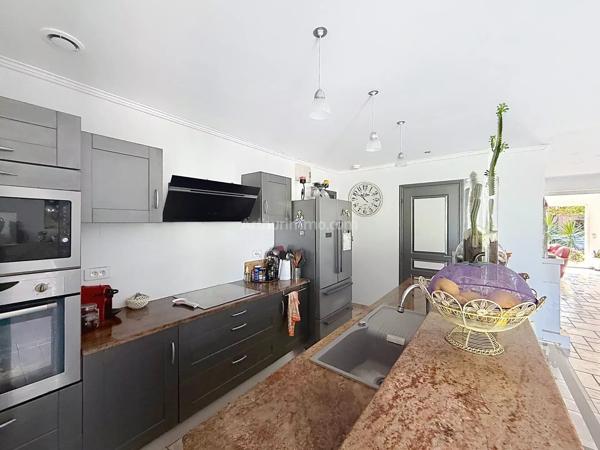 Vente                                                      Maison
                        
                     8 pièces                      200 m2                     à Calenzana