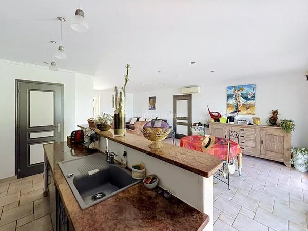 Vente                                                      Maison
                        
                     8 pièces                      200 m2                     à Calenzana
