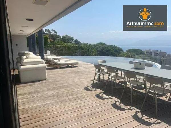 Vente                                                      Villa
                        
                     6 pièces                      397 m2                     à Ajaccio