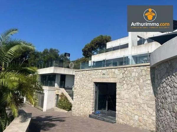 Vente                                                      Villa
                        
                     6 pièces                      397 m2                     à Ajaccio
