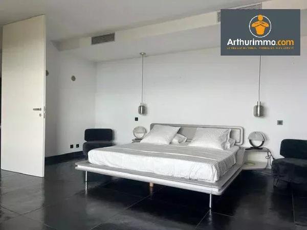Vente                                                      Villa
                        
                     6 pièces                      397 m2                     à Ajaccio