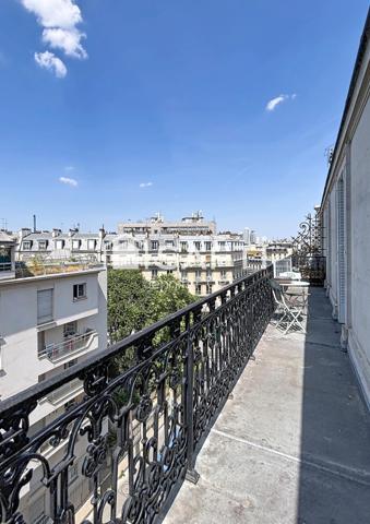 LUMINEUX 5e étage, balcon, cave et ascenseur