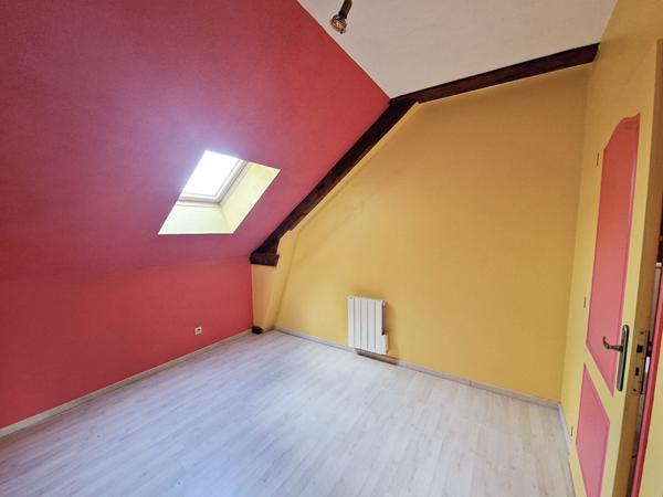 Grande Maison familiale dans un cadre privilégié - 140 m² -6 chambres- MAZE -MILON