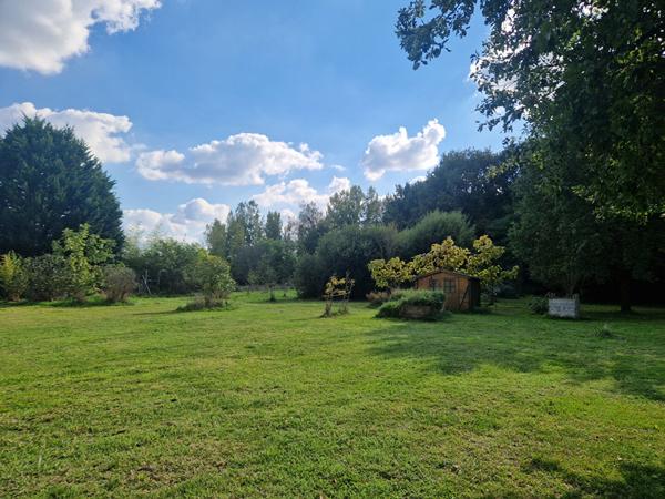 Grande Maison familiale dans un cadre privilégié - 140 m² -6 chambres- MAZE -MILON
