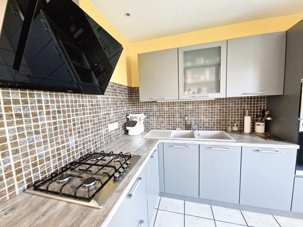 Grande Maison familiale dans un cadre privilégié - 140 m² -6 chambres- MAZE -MILON