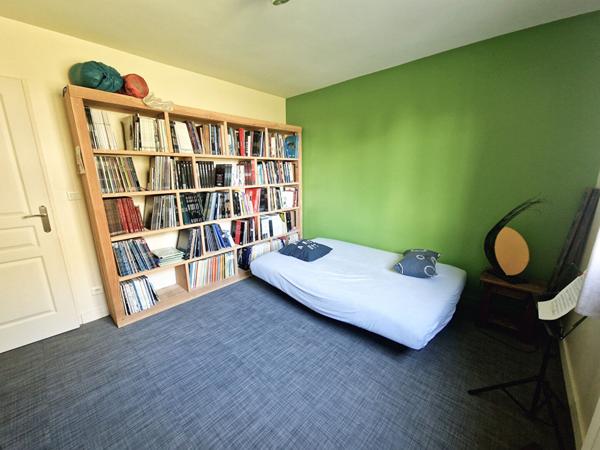 Grande Maison familiale dans un cadre privilégié - 140 m² -6 chambres- MAZE -MILON