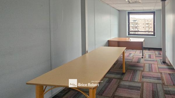 Bureaux à vendre ou à louer à Villeurbanne - étage élevé proximité transports