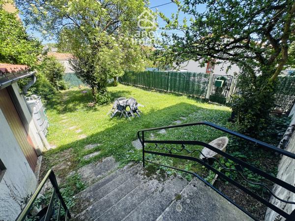 Maison
                                                                                                                                                                                                                                                                                                                        8 pièce(s)                                                                                                                                                                                                          4 chambre(s)                                                                                                                                                                                                          130.97  m²